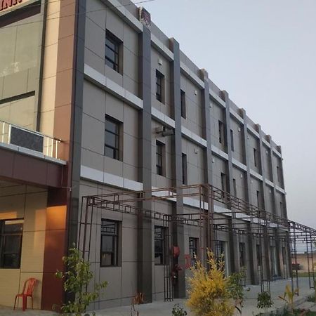 Hotel Yoran Inn & Restaurant By Wb Inn Sadabad Zewnętrze zdjęcie