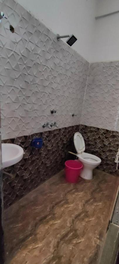 Hotel Yoran Inn & Restaurant By Wb Inn Sadabad Zewnętrze zdjęcie